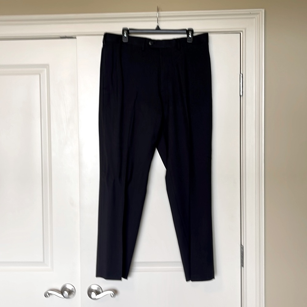 Haggar Classic Fit, plain front men’s pant, no bottom cuff, 36x30, Black